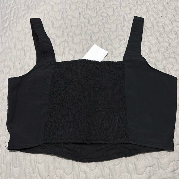 NWT H&M top with boning like detail - Picture 2 of 4